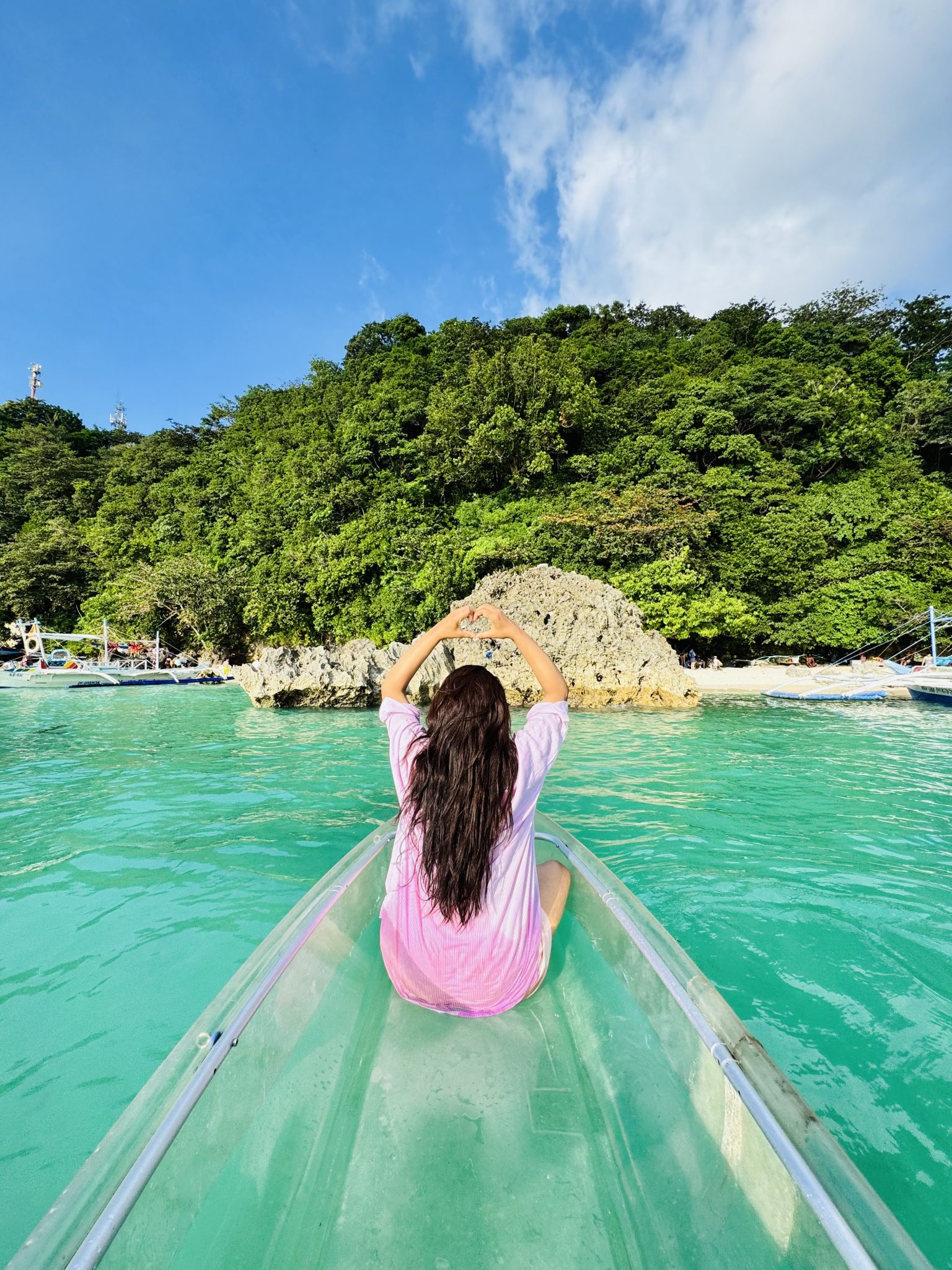 Kayak transparente en aguas turquesa